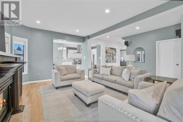 4645 Tournament Court, House detached with 6 bedrooms, 3 bathrooms and null parking in Windsor ON | Image 10