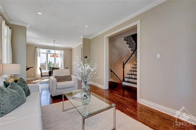 6165 Ravine Way, House detached with 4 bedrooms, 3 bathrooms and 4 parking in Ottawa ON | Image 4