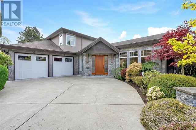 1705 De Sousa Pl, House detached with 4 bedrooms, 4 bathrooms and 2 parking in Saanich BC | Image 1