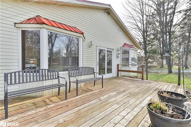 1094 Highway 2 Road, House detached with 2 bedrooms, 3 bathrooms and 14 parking in Kingston ON | Image 13