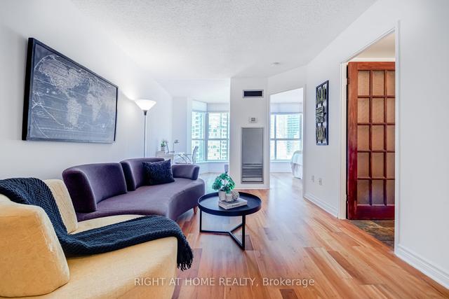 2108 - 44 St Joseph St, Condo with 1 bedrooms, 1 bathrooms and 1 parking in Toronto ON | Image 2