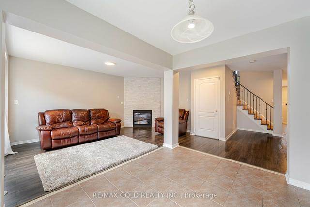 27 Treegrove Cres, House detached with 4 bedrooms, 4 bathrooms and 6 parking in Brampton ON | Image 4