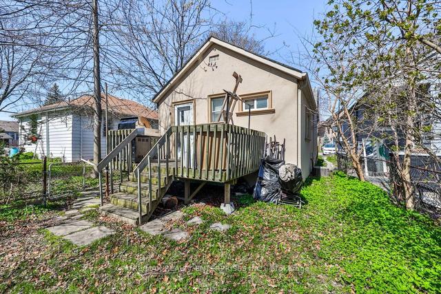 912 Beechwood Ave, House detached with 2 bedrooms, 1 bathrooms and 2 parking in Mississauga ON | Image 3