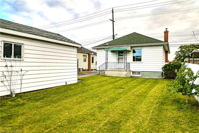 1025 Central Avenue, House detached with 2 bedrooms, 1 bathrooms and 4 parking in Hamilton ON | Image 18