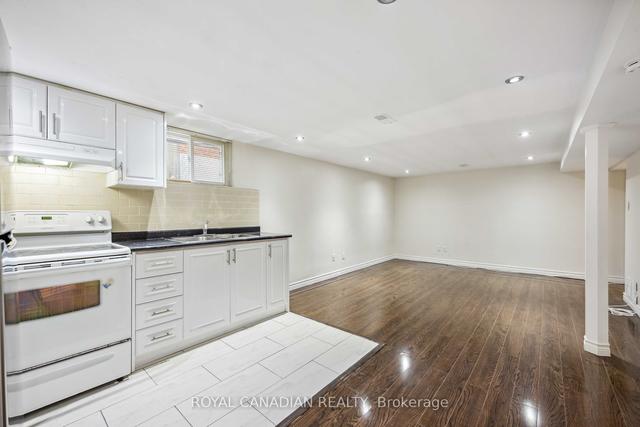 12 Huntington Ave, House detached with 2 bedrooms, 2 bathrooms and 5 parking in Toronto ON | Image 14