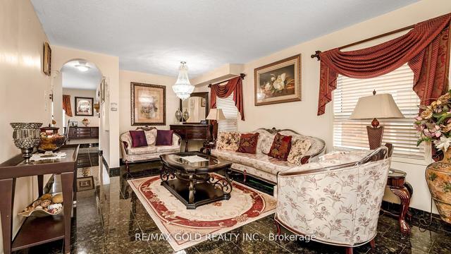 19 Ridgefield Crt, House detached with 4 bedrooms, 4 bathrooms and 5 parking in Brampton ON | Image 37