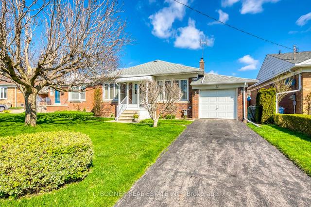 22 Burwood Rd, House detached with 3 bedrooms, 3 bathrooms and 3 parking in Toronto ON | Image 12