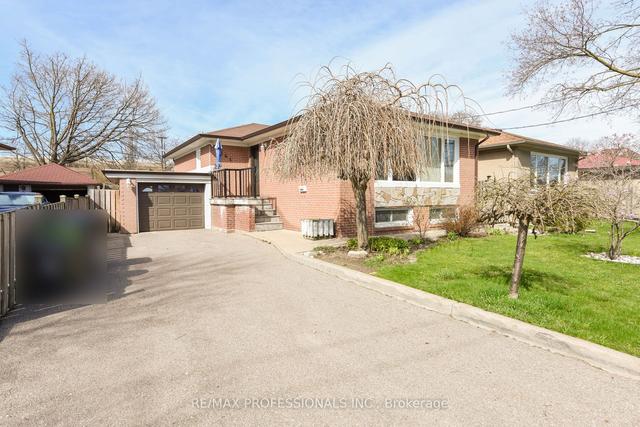 164 Wellesworth Dr, House detached with 3 bedrooms, 2 bathrooms and 5 parking in Toronto ON | Image 31