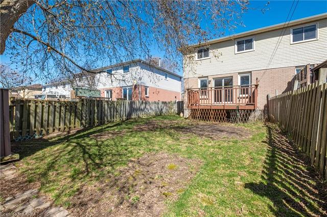 35 Rose Abbey Drive, House semidetached with 3 bedrooms, 1 bathrooms and 3 parking in Kingston ON | Image 24