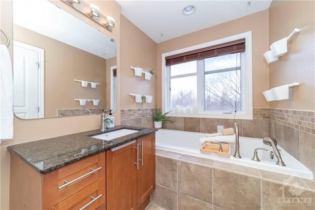 248 Stedman Street, Townhouse with 3 bedrooms, 3 bathrooms and 3 parking in Ottawa ON | Image 8