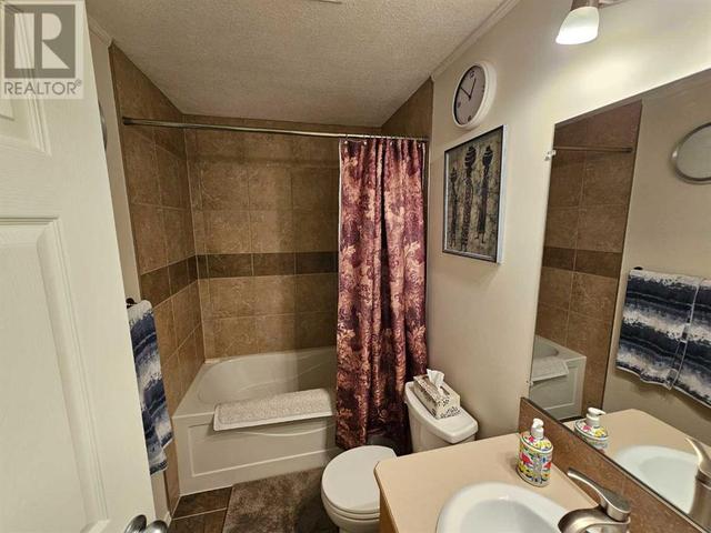 2, - 402 Couleecreek Boulevard S, House attached with 2 bedrooms, 2 bathrooms and 2 parking in Lethbridge AB | Image 28