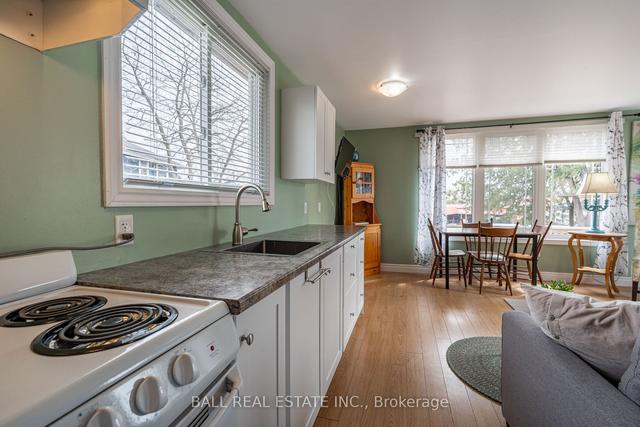 58 Front St E, House detached with 2 bedrooms, 1 bathrooms and 6 parking in Kawartha Lakes ON | Image 3