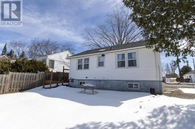 140 Algonquin St S, House detached with 3 bedrooms, 2 bathrooms and null parking in Thunder Bay ON | Image 25