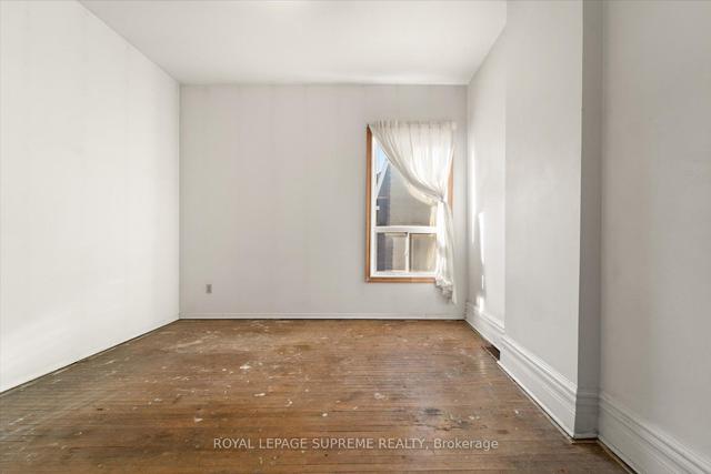 1309 King St W, House semidetached with 5 bedrooms, 2 bathrooms and 2 parking in Toronto ON | Image 16