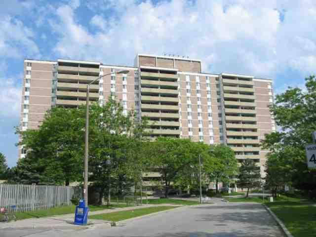 810 - 120 Dundalk Dr, Condo with 2 bedrooms, 1 bathrooms and 1 parking in Toronto ON | Image 1