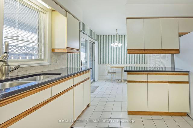 36 - 14 Doon Dr, Townhouse with 3 bedrooms, 2 bathrooms and 4 parking in London ON | Image 4