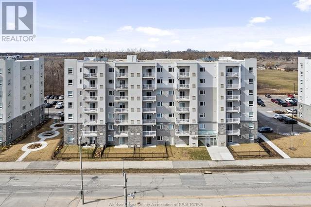 414 - 1611 Banwell, Condo with 2 bedrooms, 3 bathrooms and null parking in Windsor ON | Image 1