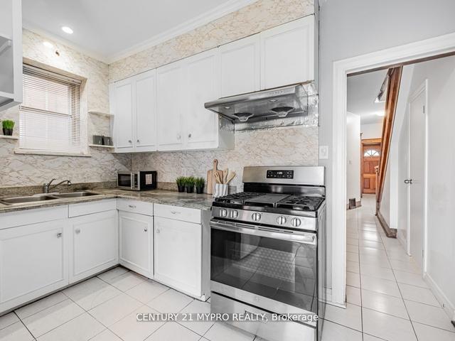 1943 Dufferin St, House detached with 3 bedrooms, 4 bathrooms and 3 parking in Toronto ON | Image 4