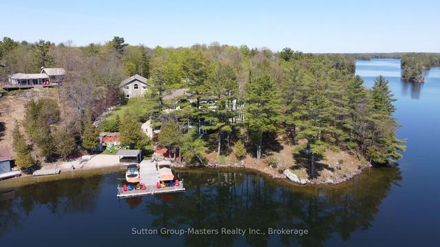 5058 Rock Cliff Lane, House detached with 3 bedrooms, 5 bathrooms and 24 parking in South Frontenac ON | Image 1