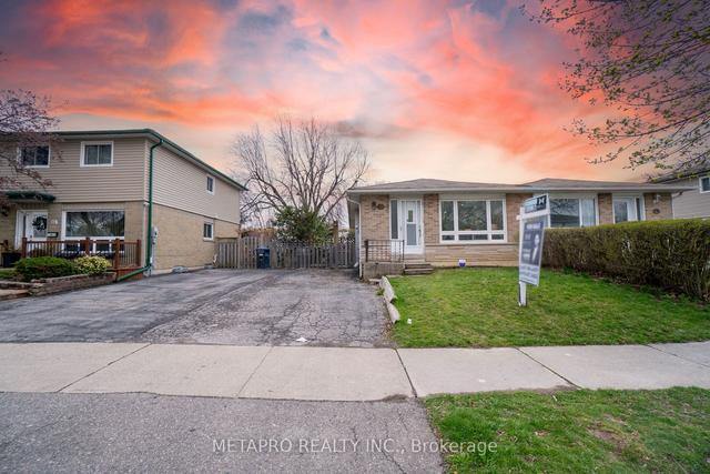 270 Archdekin Dr, House semidetached with 3 bedrooms, 2 bathrooms and 3 parking in Brampton ON | Image 1