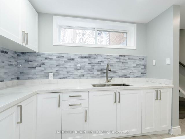 325 Richmond St, House detached with 3 bedrooms, 3 bathrooms and 8 parking in Richmond Hill ON | Image 16