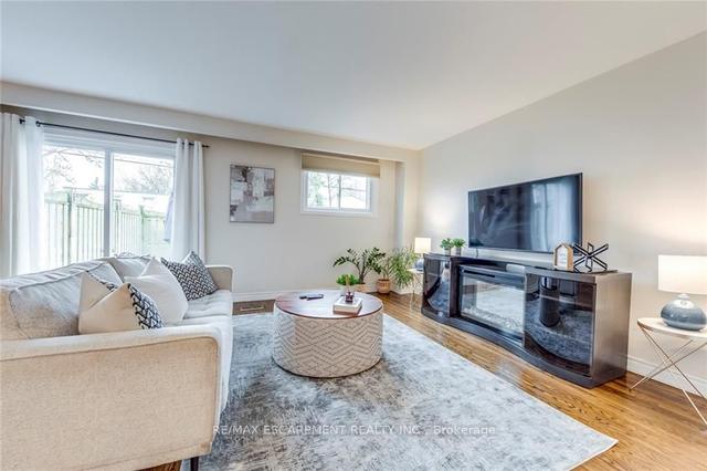 629 Francis Rd, Townhouse with 3 bedrooms, 2 bathrooms and 1 parking in Burlington ON | Image 8