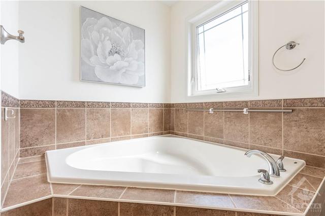 749 Percifor Way, Townhouse with 3 bedrooms, 4 bathrooms and 3 parking in Ottawa ON | Image 22