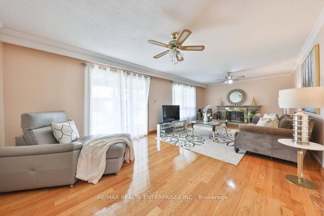 899 Hollowtree Cres, House detached with 4 bedrooms, 3 bathrooms and 6 parking in Mississauga ON | Image 33
