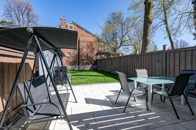 122 Lawrence Ave E, House detached with 3 bedrooms, 3 bathrooms and 5 parking in Toronto ON | Image 30