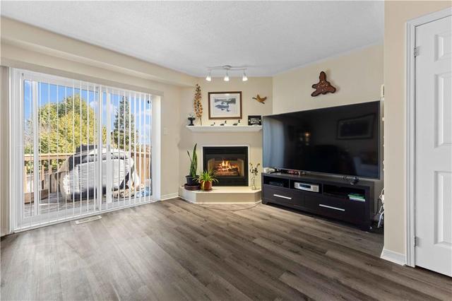 231 Willoughby Crescent, Townhouse with 2 bedrooms, 2 bathrooms and 3 parking in Pembroke ON | Image 2