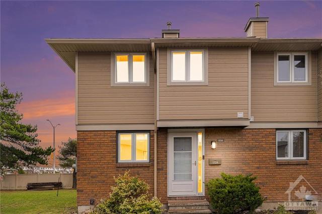 1724 Rodin Way, Townhouse with 3 bedrooms, 2 bathrooms and 1 parking in Ottawa ON | Image 1