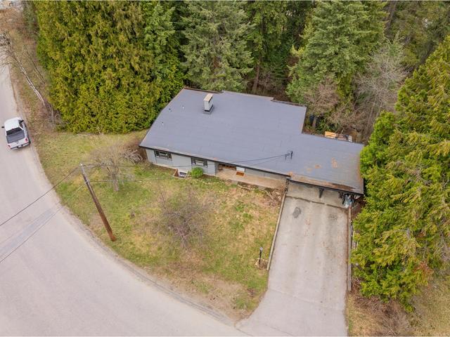 2184 Crestview Crescent, House detached with 5 bedrooms, 3 bathrooms and 4 parking in Castlegar BC | Image 6