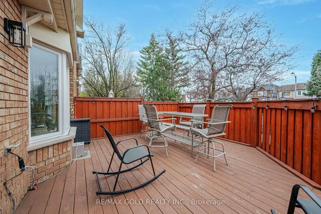 157 Ural Circ, House attached with 3 bedrooms, 2 bathrooms and 3 parking in Brampton ON | Image 26