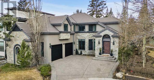 19 Windsor Crescent Sw, House detached with 4 bedrooms, 4 bathrooms and 2 parking in Calgary AB | Image 1