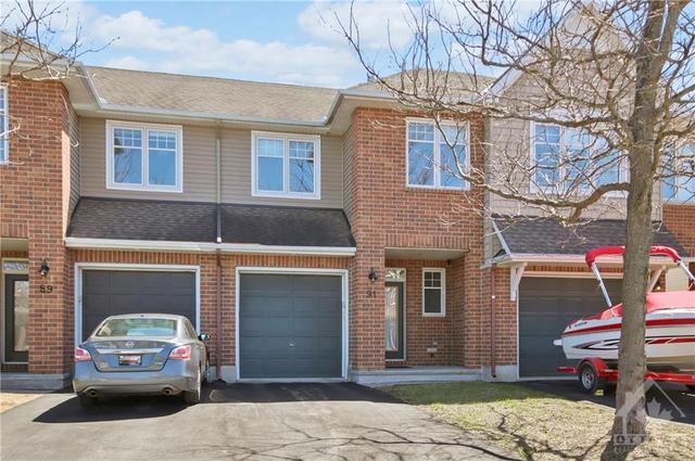 91 Bandelier Way, Townhouse with 3 bedrooms, 3 bathrooms and 3 parking in Ottawa ON | Image 1