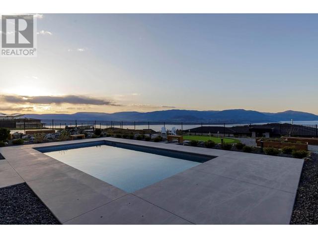 442 Hawk Hill Drive, House detached with 4 bedrooms, 3 bathrooms and 6 parking in Kelowna BC | Image 4