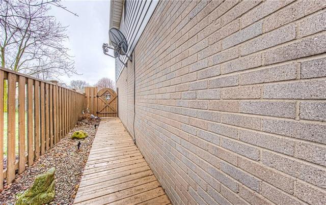 1725 Briarwood Drive W, House detached with 4 bedrooms, 2 bathrooms and 3 parking in Cambridge ON | Image 24