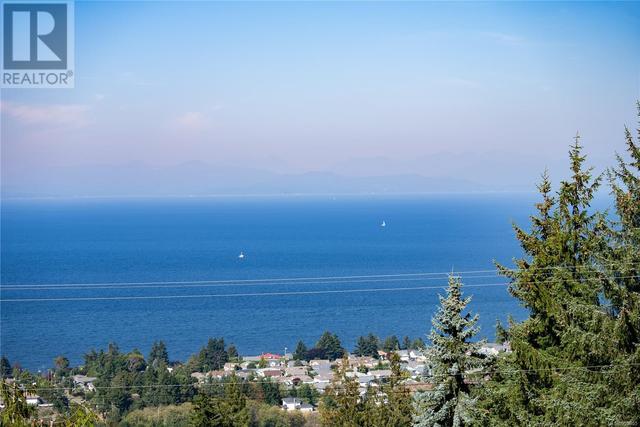5227 Lost Lake Rd, House detached with 4 bedrooms, 3 bathrooms and 8 parking in Nanaimo BC | Image 2