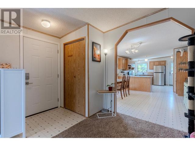 819 Klahanie Drive, House detached with 3 bedrooms, 2 bathrooms and null parking in Kamloops BC | Image 3