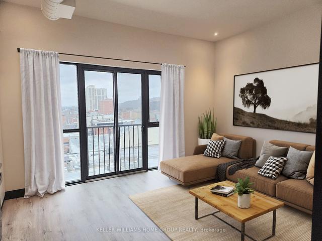 606 - 121 King St E, Condo with 1 bedrooms, 1 bathrooms and 0 parking in Hamilton ON | Image 3