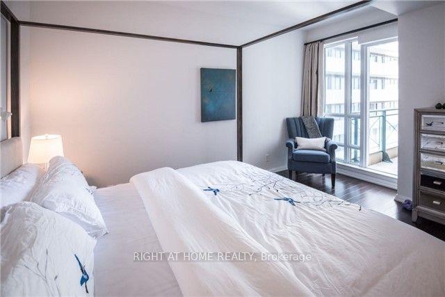 1606 - 35 Hayden St, Condo with 2 bedrooms, 2 bathrooms and 1 parking in Toronto ON | Image 5