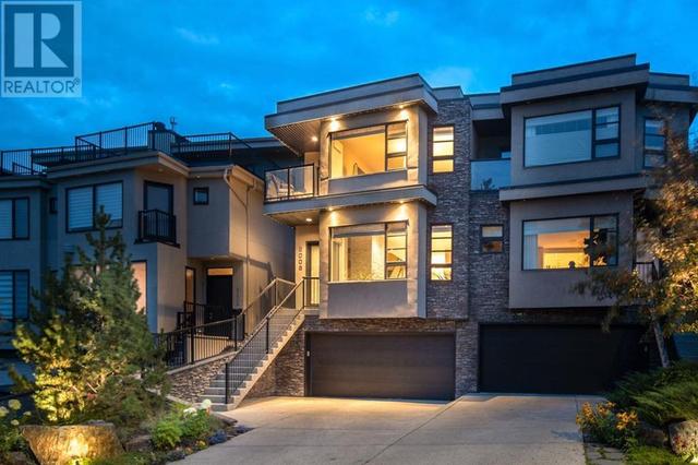 2005 28 Avenue Sw, House semidetached with 3 bedrooms, 3 bathrooms and 2 parking in Calgary AB | Image 2