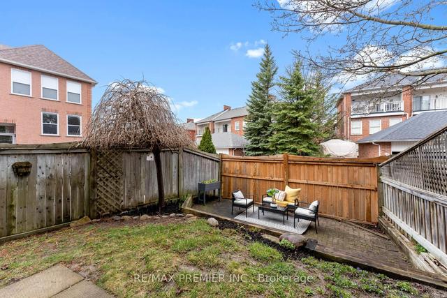 46 Wyatt Lane, Townhouse with 3 bedrooms, 2 bathrooms and 2 parking in Aurora ON | Image 20