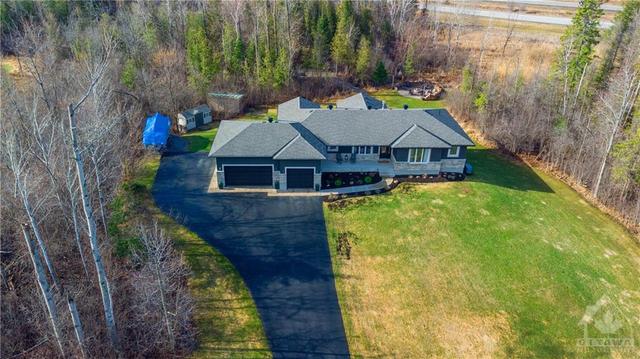 158 Wilbert Cox Drive, House detached with 4 bedrooms, 3 bathrooms and 8 parking in Ottawa ON | Image 2