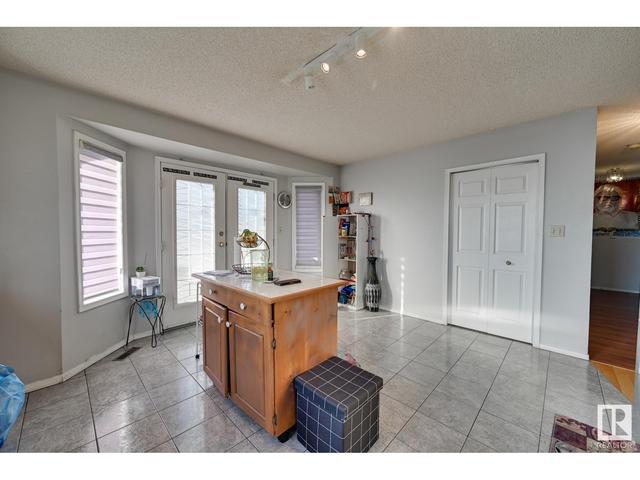 3828 41 St Nw, House detached with 5 bedrooms, 3 bathrooms and null parking in Edmonton AB | Image 9