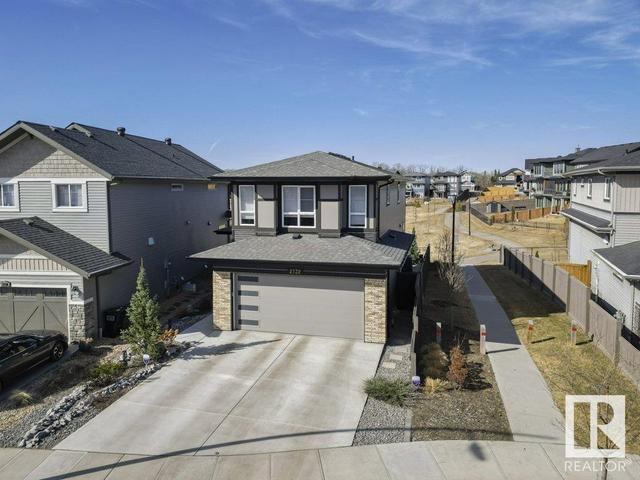 2732 202 St Nw, House detached with 3 bedrooms, 3 bathrooms and 4 parking in Edmonton AB | Image 2