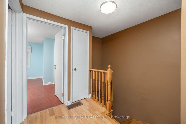 8 Usherwood Crt, House detached with 3 bedrooms, 3 bathrooms and 3 parking in Toronto ON | Image 17