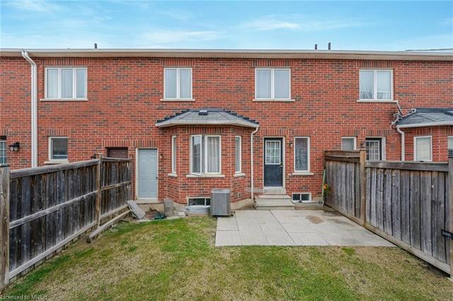 314 duncan Duncan Lane, House attached with 3 bedrooms, 2 bathrooms and 3 parking in Milton ON | Image 39