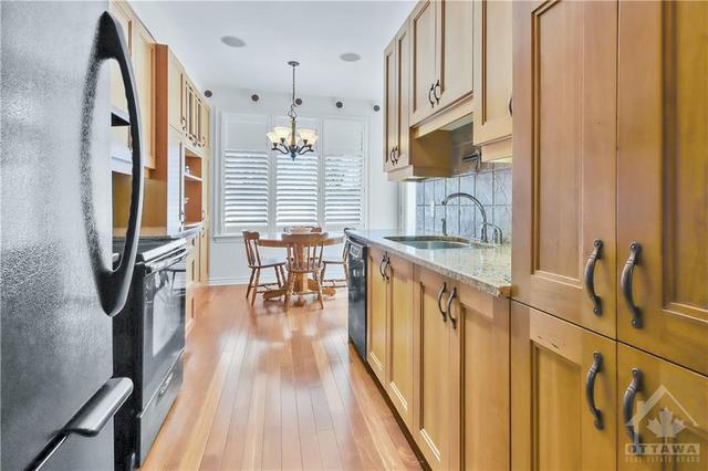 91 Bandelier Way, Townhouse with 3 bedrooms, 3 bathrooms and 3 parking in Ottawa ON | Image 10