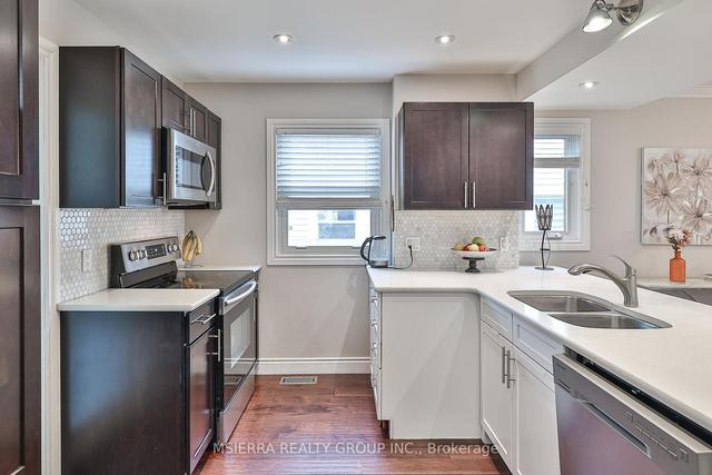 5 York St, House detached with 3 bedrooms, 2 bathrooms and 4 parking in Ajax ON | Image 4